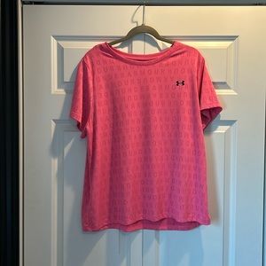Under Armour Hot Pink Workout Top Size 1X. Excellent condition.